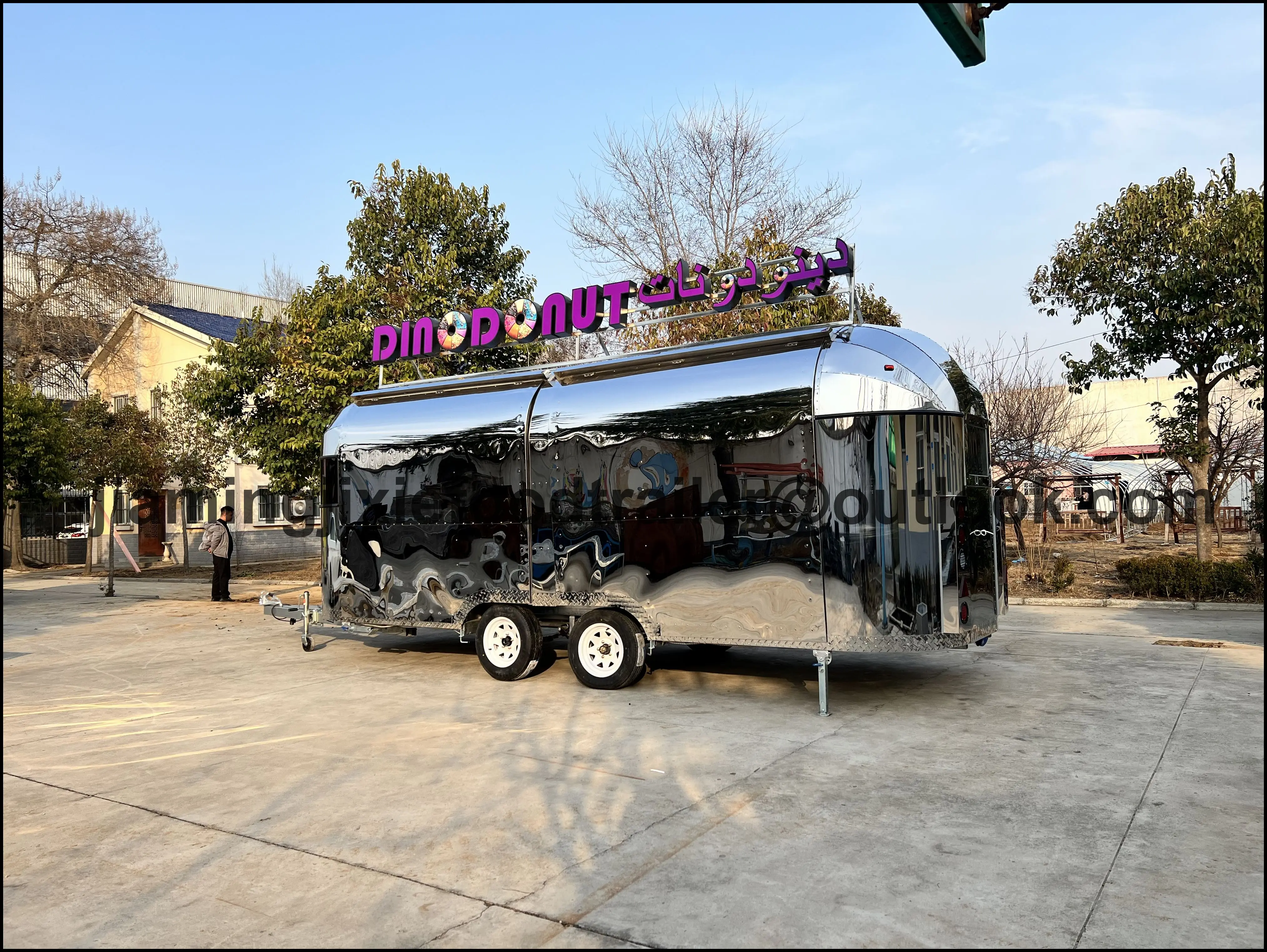 Wholesale Price Customized Vintage Food Truck Caravan Food Trailer with Awning
Wholesale Price Customized Vintage Food Truck Caravan Food Trailer with Awning