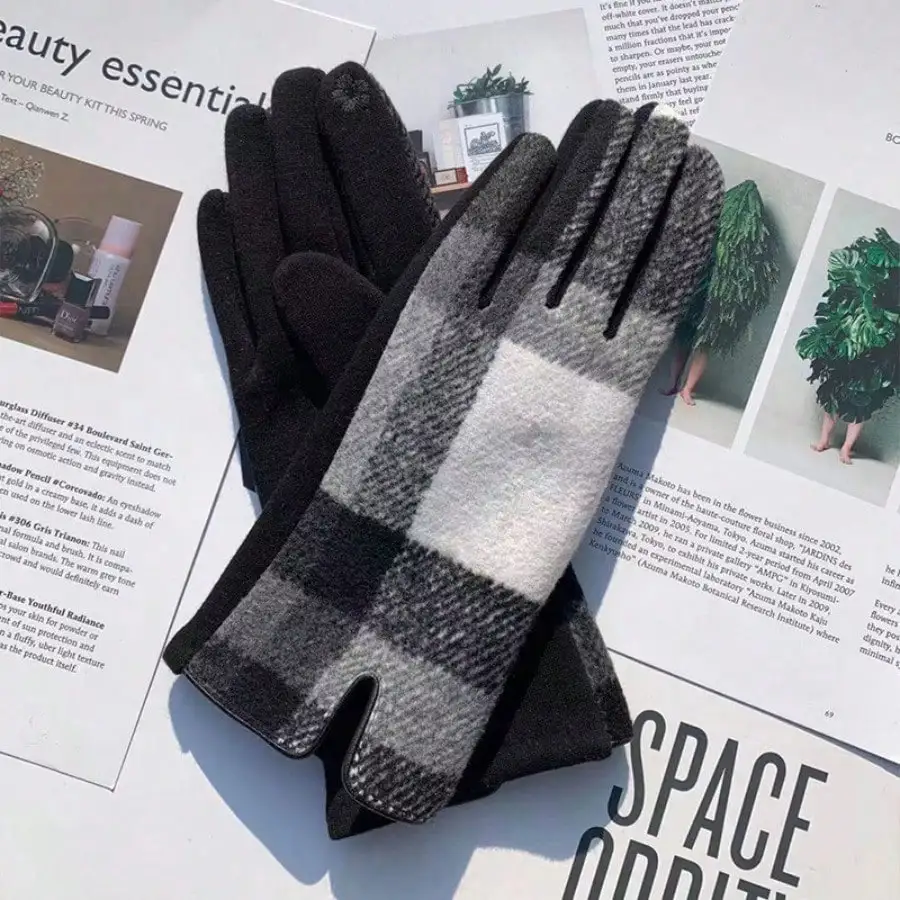 1PC Winter Gloves for Women: Touchscreen Compatible, Stylish Fleece Lined Warm Gloves for Cold Weather
1PC Winter Gloves for Women: Touchscreen Compatible, Stylish Fleece Lined Warm Gloves for Cold Weather
