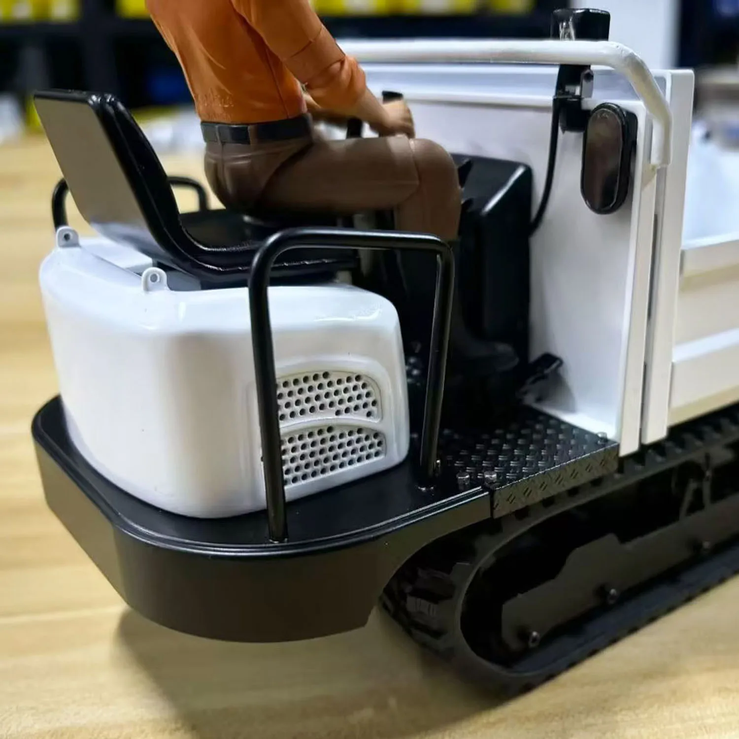 Remote Control Hydraulic Crawler Cars Dump Truck Metal 1/14 RC Tipper Model Engineering Vehicle Truck Light Toy Model
Remote Control Hydraulic Crawler Cars Dump Truck Metal 1/14 RC Tipper Model Engineering Vehicle Truck Light Toy Model