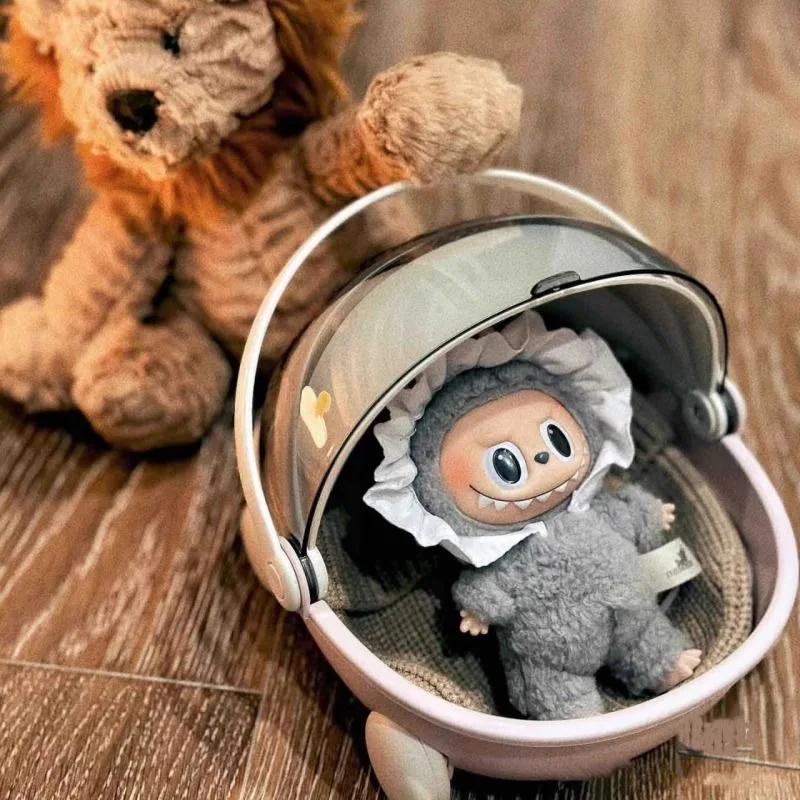 Коробка для хранения куклы, подставка для сна для 17 см, космический модуль Labubu, хлопковая кукла, аксессуары для подставки для сна
Коробка для хранения куклы, подставка для сна для 17 см, космический модуль Labubu, хлопковая кукла, аксессуары для подставки для сна