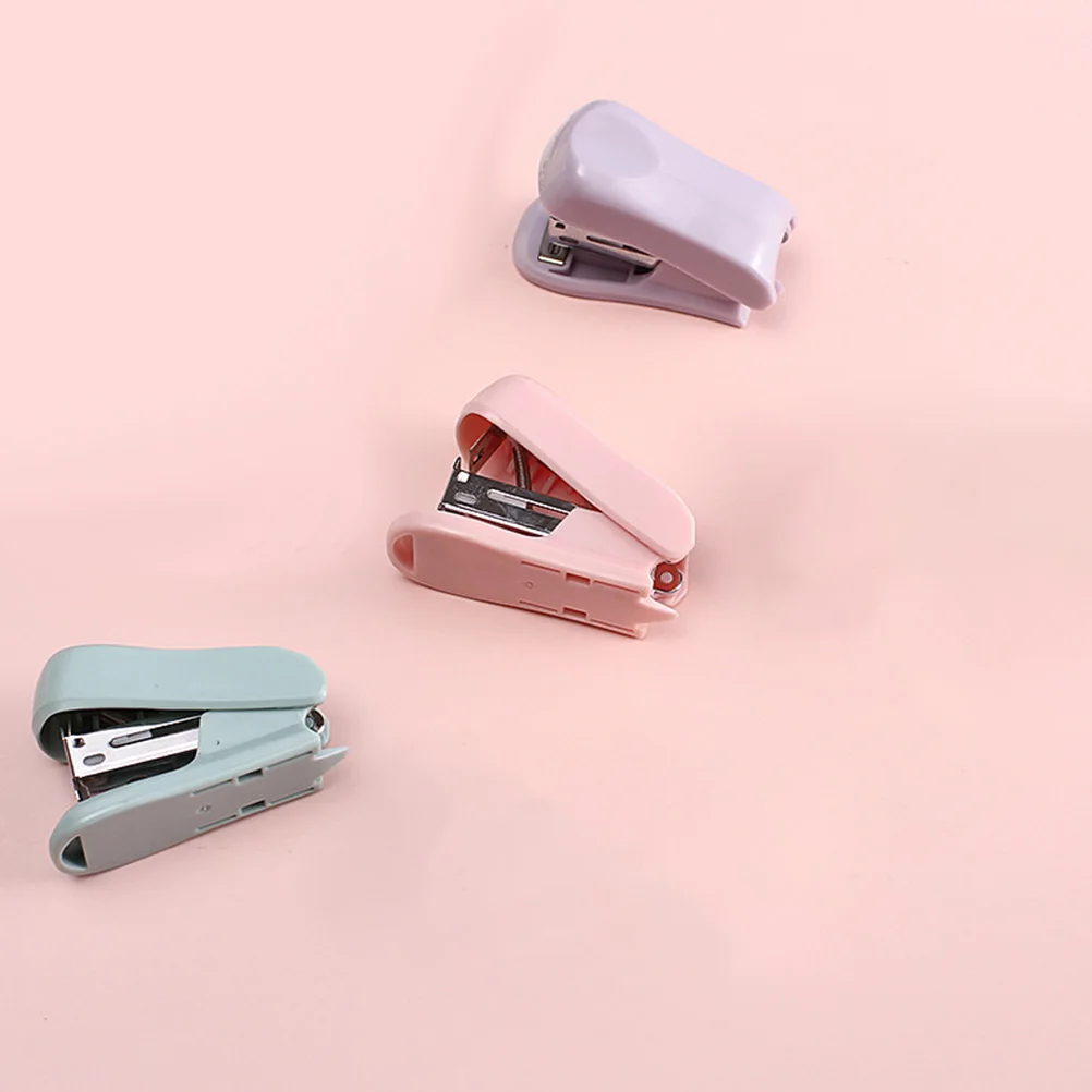 Handheld Mini Stapler Compact Desk Office Stationery Cute Aesthetic Small Plastic Portable Manual School Supplies
Handheld Mini Stapler Compact Desk Office Stationery Cute Aesthetic Small Plastic Portable Manual School Supplies