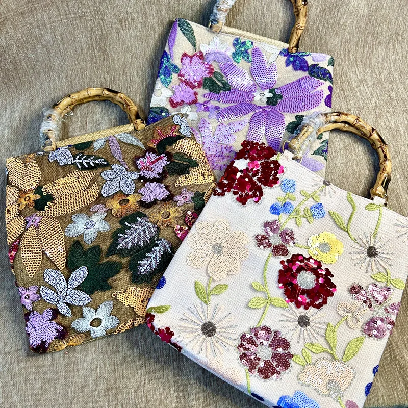 CLAREGQI Vintage Floral Embroidered Tote Bag with Bamboo Handle, Women's Retro Linen Handbag 3D Flower Embroidery Canvas Tote, B
CLAREGQI Vintage Floral Embroidered Tote Bag with Bamboo Handle, Women's Retro Linen Handbag 3D Flower Embroidery Canvas Tote, B