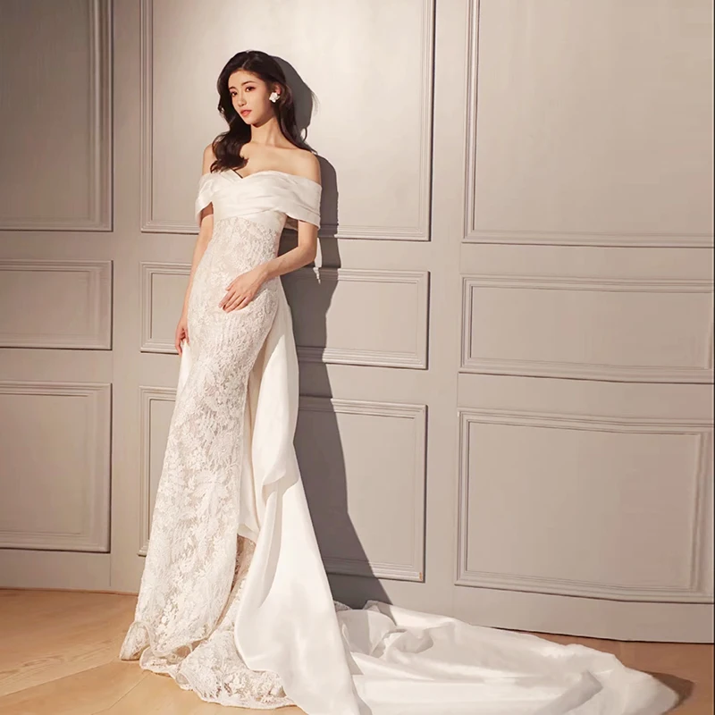 Elegant Lace One Shoulder Bridal Gown Fish Tail Welcome Ceremony Dress for Young Women in Their Early Twenties Polyester Fabric
Elegant Lace One Shoulder Bridal Gown Fish Tail Welcome Ceremony Dress for Young Women in Their Early Twenties Polyester Fabric