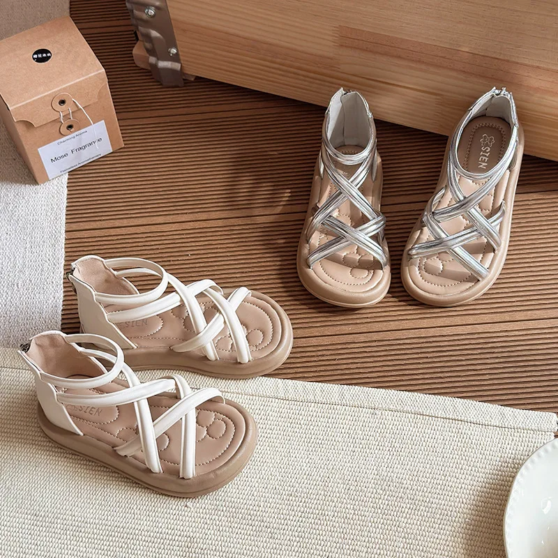 Модные повседневные сандалии для девочек, лето 202, детская удобная обувь принцессы на мягкой подошве, дышащая элегантная уличная пляжная обувь на плоской подошве
Модные повседневные сандалии для девочек, лето 202, детская удобная обувь принцессы на мягкой подошве, дышащая элегантная уличная пляжная обувь на плоской подошве