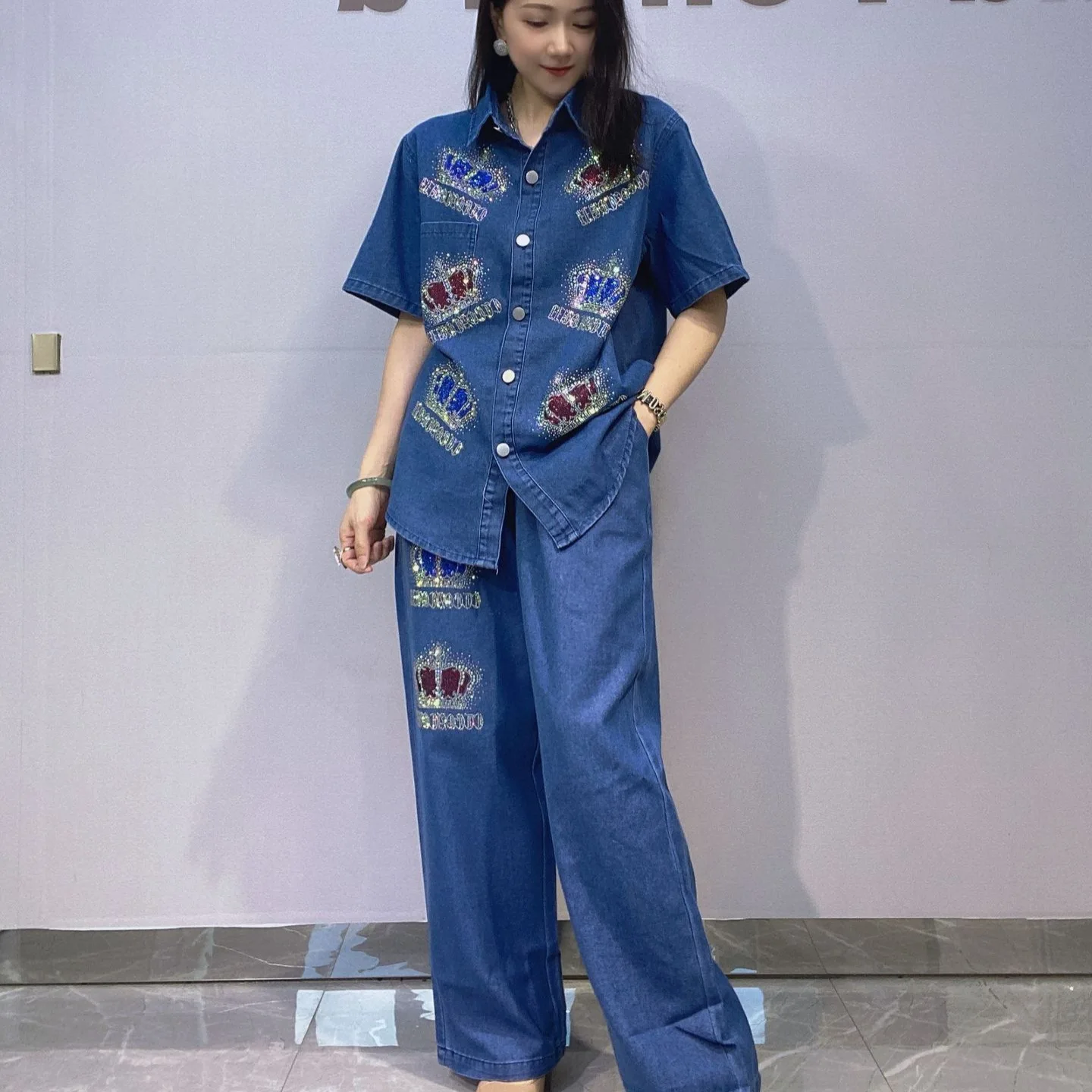 Fashion 2 Piece Sets Womens Outfits Crowns Diamonds Denim Pant Set Summer Casual Cardigan Button Short Sleeve Cowboy Tracksuit
Fashion 2 Piece Sets Womens Outfits Crowns Diamonds Denim Pant Set Summer Casual Cardigan Button Short Sleeve Cowboy Tracksuit