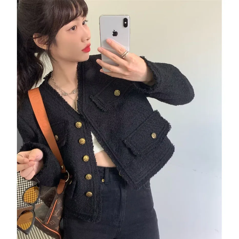 French Style Small Fragrance Jacket For Women 2025 Spring Autumn Short Tweed Wool Coat V-neck Design Sense Cardigan White Top
French Style Small Fragrance Jacket For Women 2025 Spring Autumn Short Tweed Wool Coat V-neck Design Sense Cardigan White Top