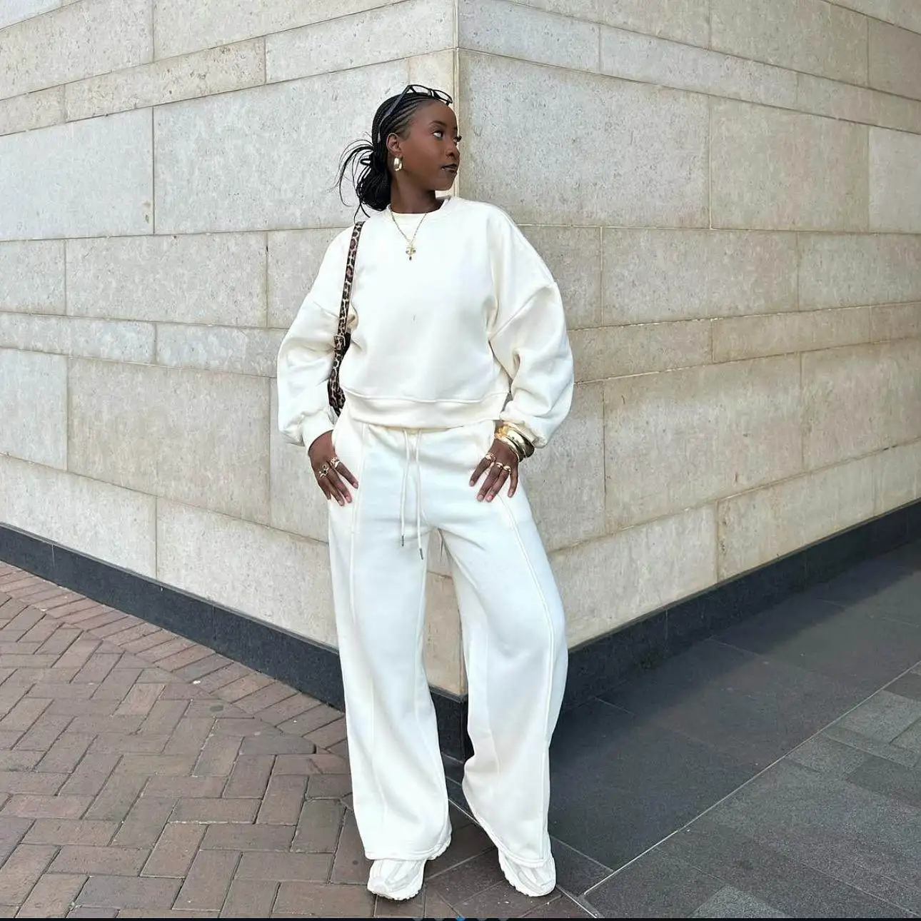 Повседневный модный комплект из двух предметов с круглым вырезом и длинными рукавами, женский комплект одежды 2025 года, трансграничный стиль, низкая талия, вязаный, из ПВХ ткани
Повседневный модный комплект из двух предметов с круглым вырезом и длинными рукавами, женский комплект одежды 2025 года, трансграничный стиль, низкая талия, вязаный, из ПВХ ткани