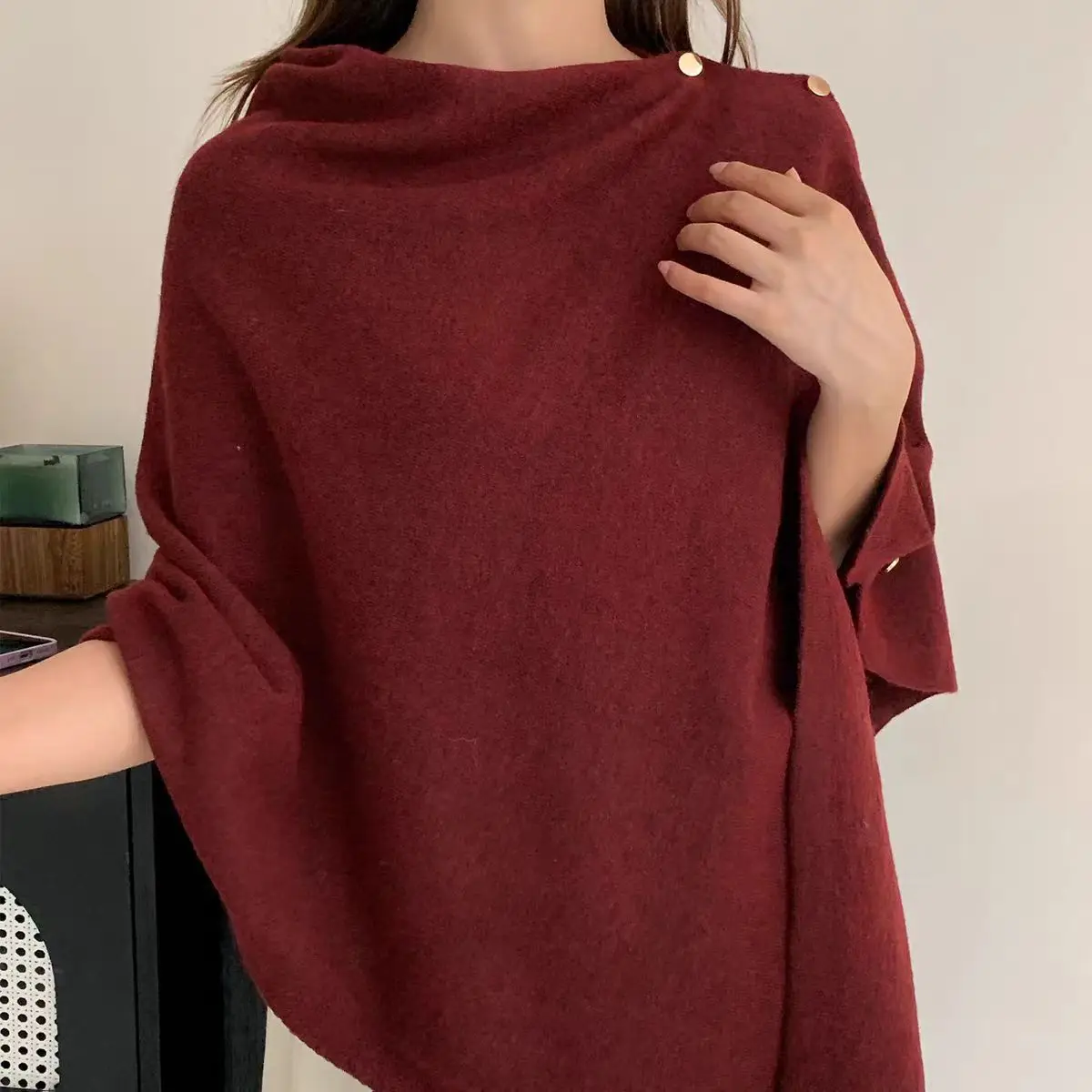 Loose Shawl Cape for Women Diagonal Button Wrap Spring Autumn Layering Poncho Outerwear Accessory
Loose Shawl Cape for Women Diagonal Button Wrap Spring Autumn Layering Poncho Outerwear Accessory