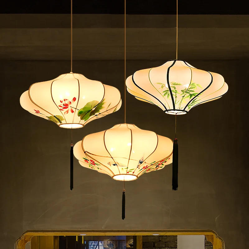 Chinese Cloth Pendant Lights Hand Painted Lotus Flowers Painting Restaurant Hanging Lamp Zen Tea Room Pendant Decorative Lamp
Chinese Cloth Pendant Lights Hand Painted Lotus Flowers Painting Restaurant Hanging Lamp Zen Tea Room Pendant Decorative Lamp