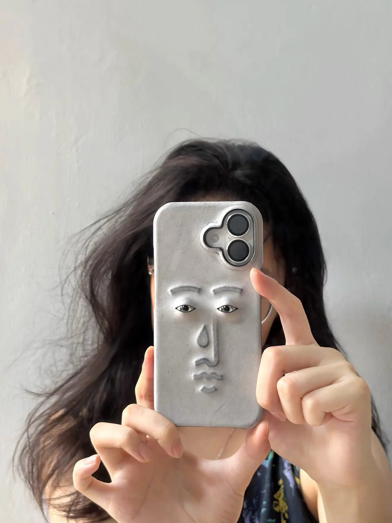 Fun expression leather phone case, suitable for iPhone. Retro style, aged punk, sophisticated and cynical face
Fun expression leather phone case, suitable for iPhone. Retro style, aged punk, sophisticated and cynical face