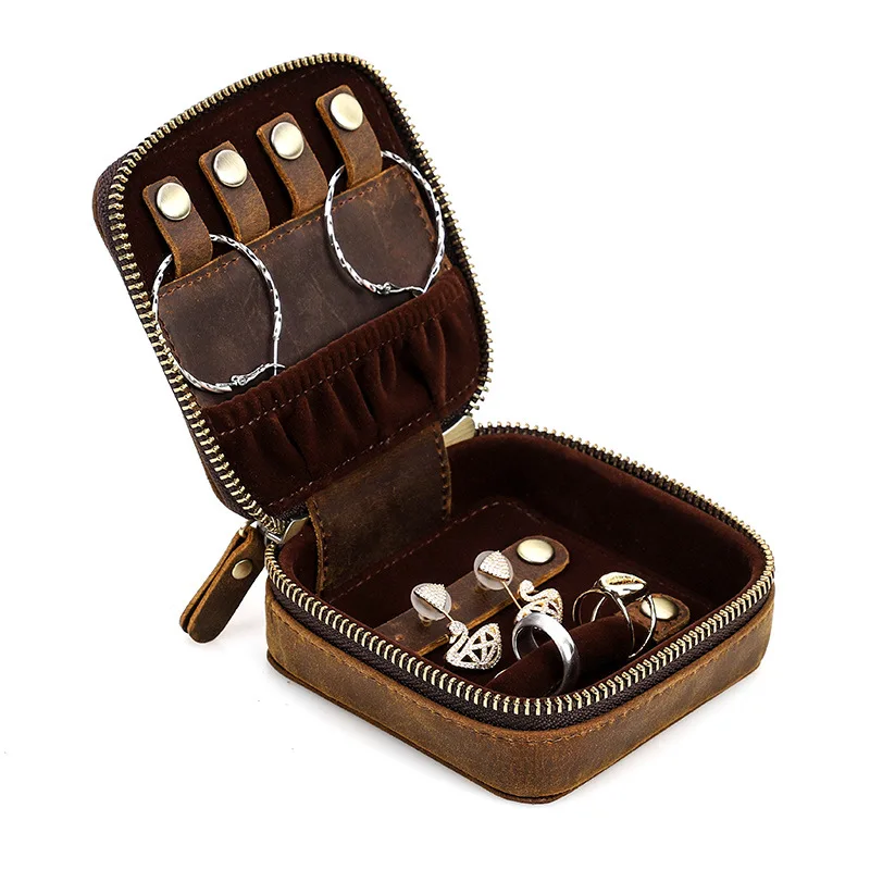 Чехлы для ювелирных изделий из воловьей кожи с несколькими отделениями, кольца, ожерелье, браслеты, органайзер для хранения сережек, ретро дорожная шкатулка для драгоценностей
Чехлы для ювелирных изделий из воловьей кожи с несколькими отделениями, кольца, ожерелье, браслеты, органайзер для хранения сережек, ретро дорожная шкатулка для драгоценностей