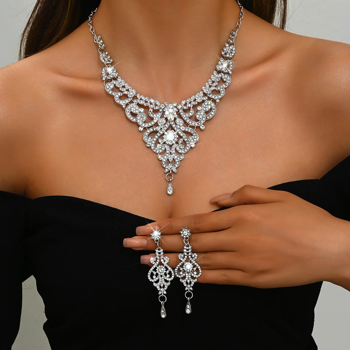 E-commerce Water Crystal Necklace Earrings Set Bridal Dress Banquet Women's Accessories
E-commerce Water Crystal Necklace Earrings Set Bridal Dress Banquet Women's Accessories