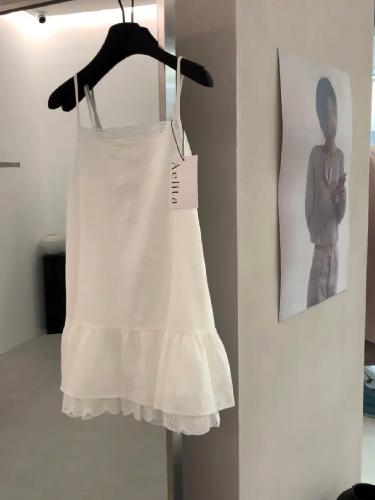 Sweet Summer Cotton Linen Sleeveless V-neck Lace Trim Design Women's Dress Casual Comfortable Breathable Fashionable Skirt
Sweet Summer Cotton Linen Sleeveless V-neck Lace Trim Design Women's Dress Casual Comfortable Breathable Fashionable Skirt