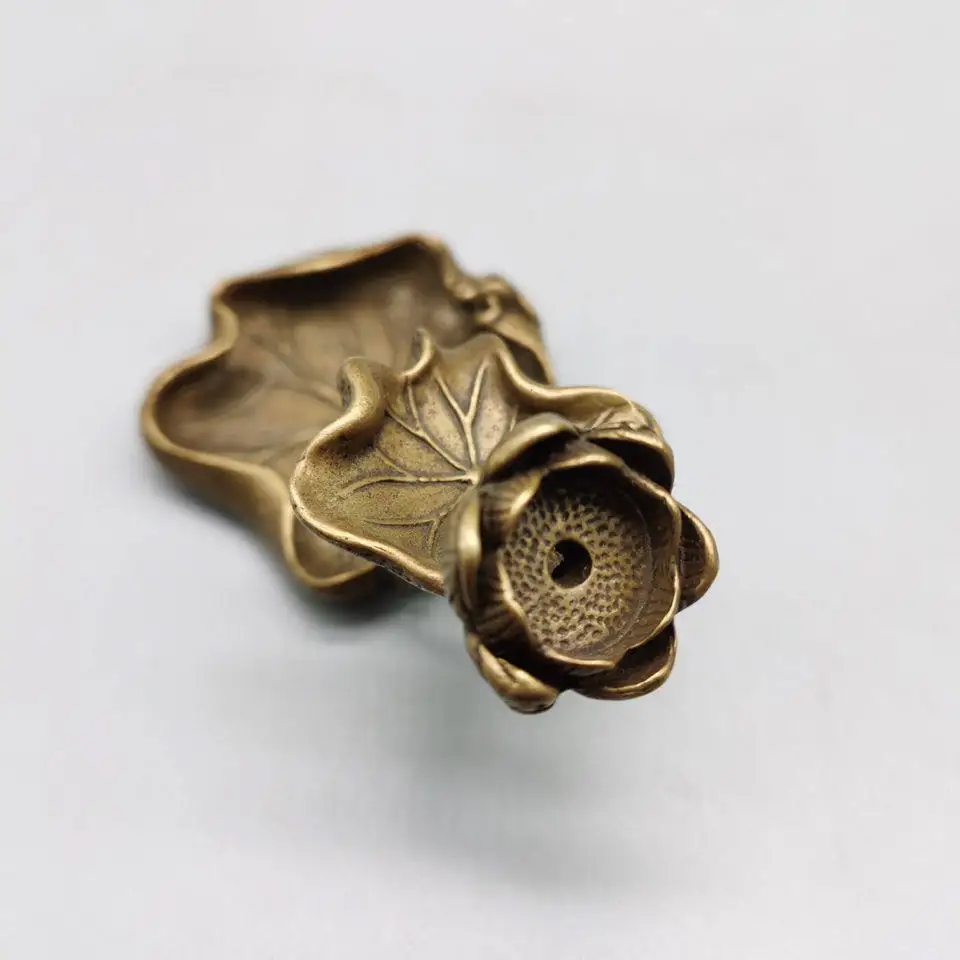 Pure Copper Solid Brass Backflow Incense Burner Lotus Leaf Frog Censer Lotus Pond Zen Tea Pet Home Office Decor Art Ornament
Pure Copper Solid Brass Backflow Incense Burner Lotus Leaf Frog Censer Lotus Pond Zen Tea Pet Home Office Decor Art Ornament