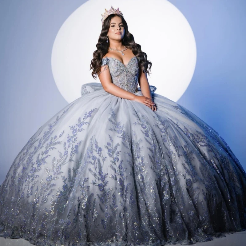 Light Gray Shiny Ball Gown Quinceanera Dresses Off The Shoulder Sequin Applique Lace Bow Tull Beads Party Birthday Sweet 16
Light Gray Shiny Ball Gown Quinceanera Dresses Off The Shoulder Sequin Applique Lace Bow Tull Beads Party Birthday Sweet 16