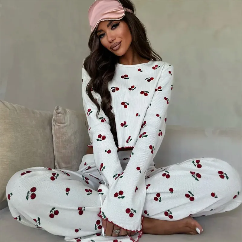 Women's Micro Flared Long Sleeved Long Pants Pajamas Red Cherry Heart-shaped White Wavy Edge Home Suit Set Fashionable Homewear
Women's Micro Flared Long Sleeved Long Pants Pajamas Red Cherry Heart-shaped White Wavy Edge Home Suit Set Fashionable Homewear