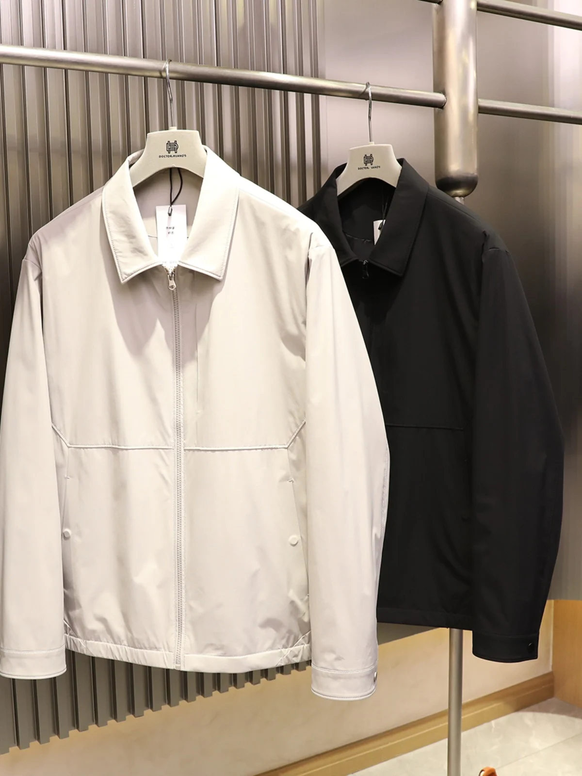 2025 ранняя весна, новая мужская высококачественная деловая повседневная куртка с лацканами в исполнительном стиле, трехзащитная куртка
2025 ранняя весна, новая мужская высококачественная деловая повседневная куртка с лацканами в исполнительном стиле, трехзащитная куртка