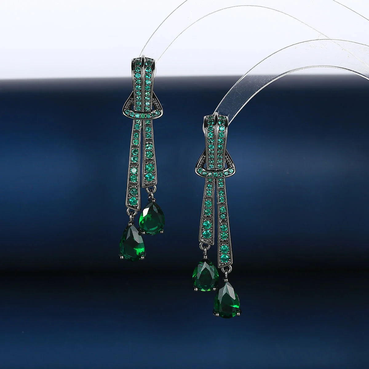 925 Silver Needle Black Gun Plated Green Emerald Tassel Drop Earrings, Luxury Statement Jewelry for Women
925 Silver Needle Black Gun Plated Green Emerald Tassel Drop Earrings, Luxury Statement Jewelry for Women