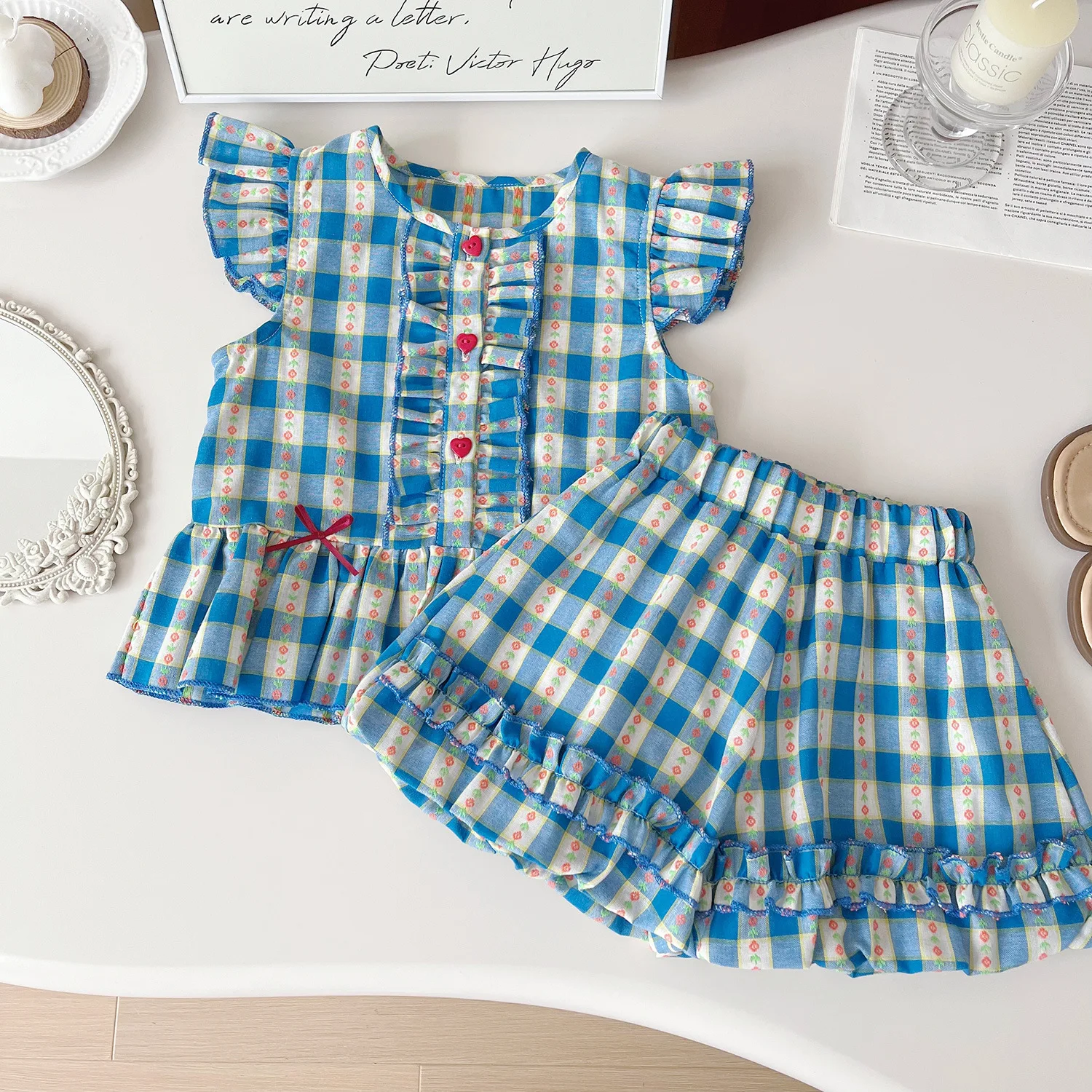 Girls Set Spring and Summer New Korean Version Checkered Flying Sleeve Top Pants Two-piece Set Cute Casual Fashion Daily
Girls Set Spring and Summer New Korean Version Checkered Flying Sleeve Top Pants Two-piece Set Cute Casual Fashion Daily
