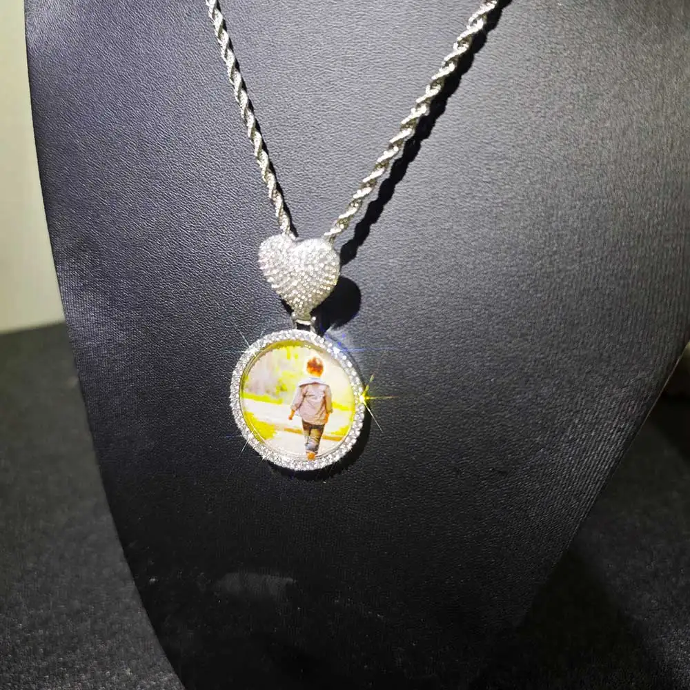 Новое ожерелье с подвеской в виде сердца и круга, сделай сам, Iced Out, циркон, 35 мм, подвеска в виде фоторамки для мужчин и женщин, ожерелье в стиле хип-хоп, ювелирные изделия
Новое ожерелье с подвеской в виде сердца и круга, сделай сам, Iced Out, циркон, 35 мм, подвеска в виде фоторамки для мужчин и женщин, ожерелье в стиле хип-хоп, ювелирные изделия