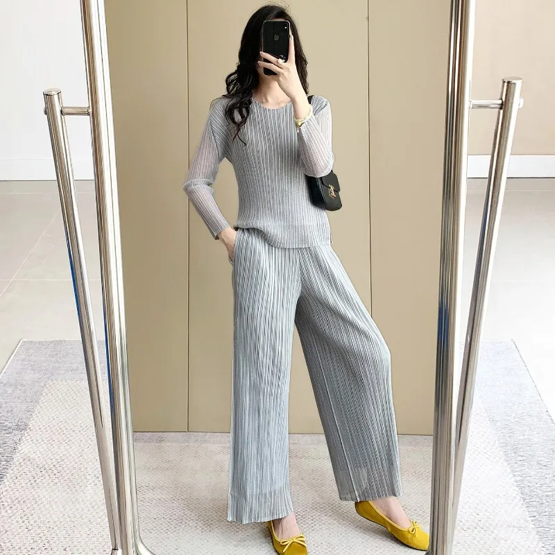 Miyake Pleated T-Shirt 2026 Summer New Mesh Long-Sleeve Top Elastic Straight Wide-Leg Pants Women's Casual Commuter Draped Suit
Miyake Pleated T-Shirt 2026 Summer New Mesh Long-Sleeve Top Elastic Straight Wide-Leg Pants Women's Casual Commuter Draped Suit
