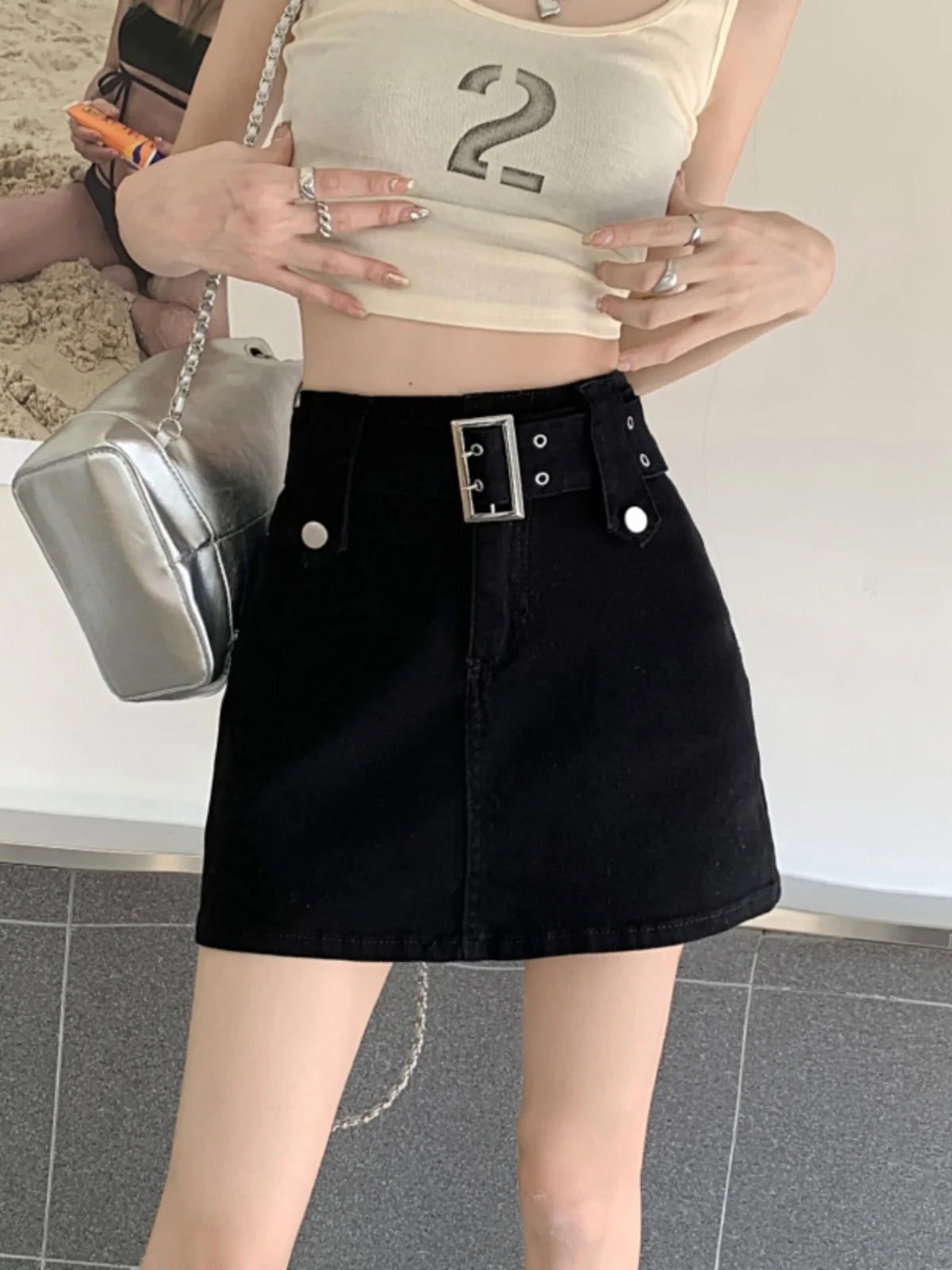 Юбка А-силуэта с высокой талией, женская джинсовая короткая юбка, стройнящая, модная, летняя новинка, корейская, из смесового хлопка
Юбка А-силуэта с высокой талией, женская джинсовая короткая юбка, стройнящая, модная, летняя новинка, корейская, из смесового хлопка