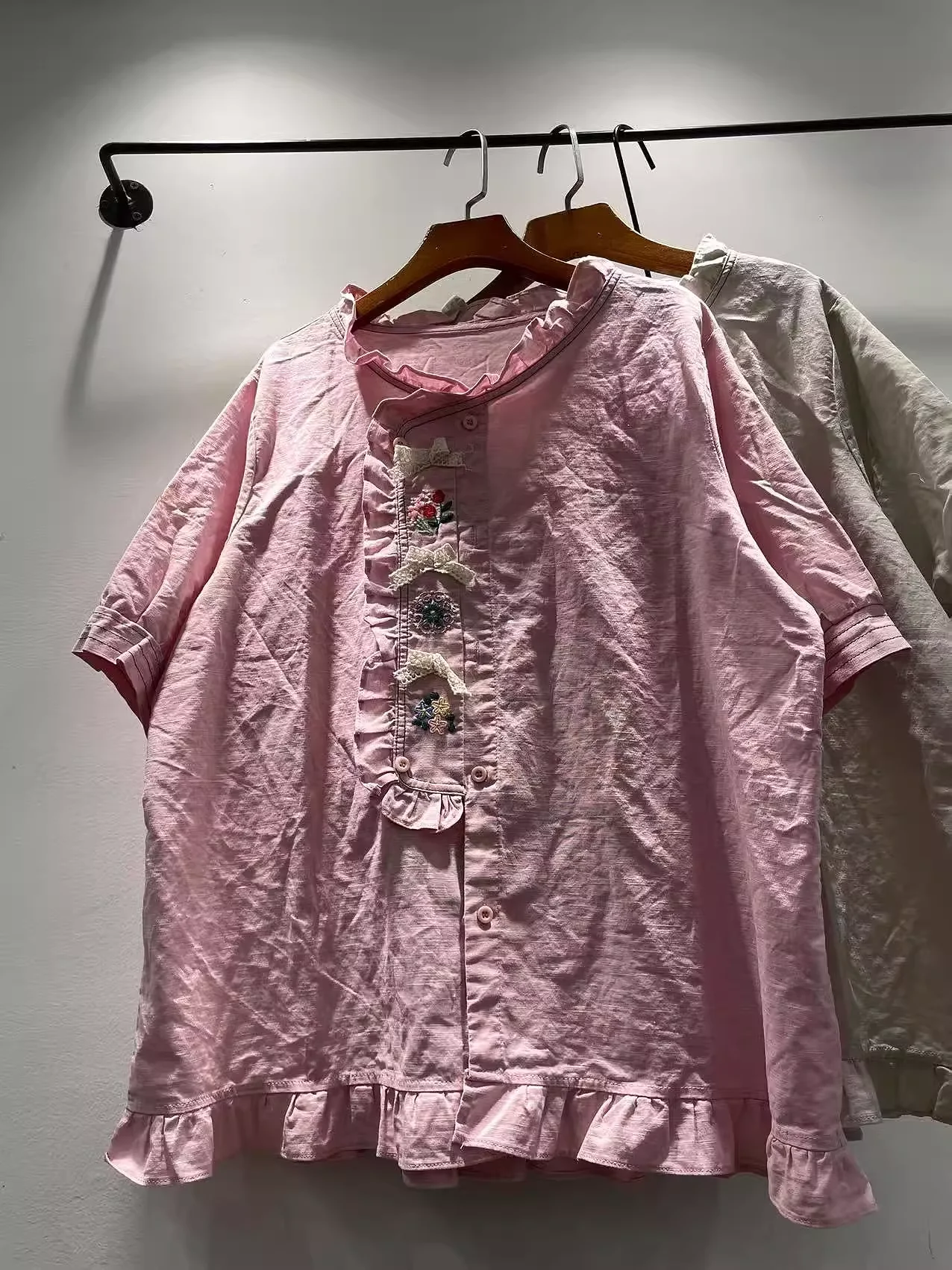 Bust 114cm mori girl style sweet stand collar short sleeve pink gray embroider bow shirts and blouses for women lolita tops
Bust 114cm mori girl style sweet stand collar short sleeve pink gray embroider bow shirts and blouses for women lolita tops