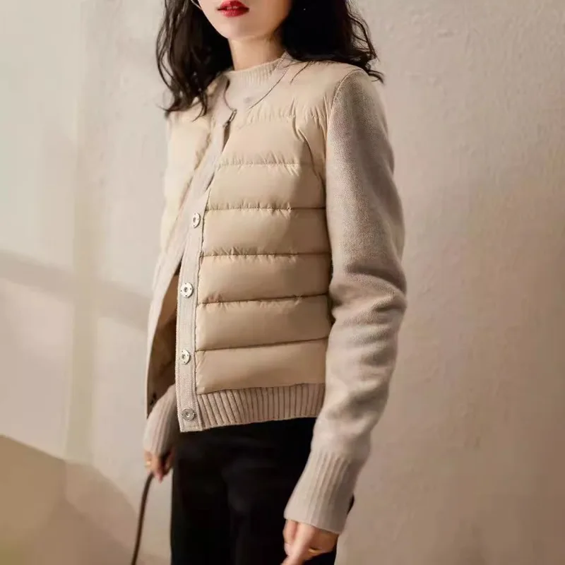 2024 Autumn/Winter New Knitted Cotton Clothes Women's Fashion Slim Fit V-neck Warm Jacket Trendy
2024 Autumn/Winter New Knitted Cotton Clothes Women's Fashion Slim Fit V-neck Warm Jacket Trendy