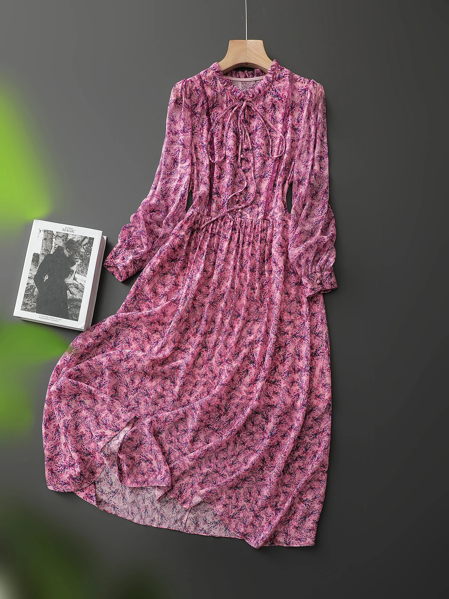New 100 Silk Silk Double Crepe V-neck Long Sleeve Loose Printed Dress LY8953
New 100 Silk Silk Double Crepe V-neck Long Sleeve Loose Printed Dress LY8953