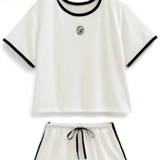 Summer New Japanese Casual Contrasting Color Round Neck Short-sleeved Top + Elastic High-waisted Shorts Versatile Two-piece Set
Summer New Japanese Casual Contrasting Color Round Neck Short-sleeved Top + Elastic High-waisted Shorts Versatile Two-piece Set