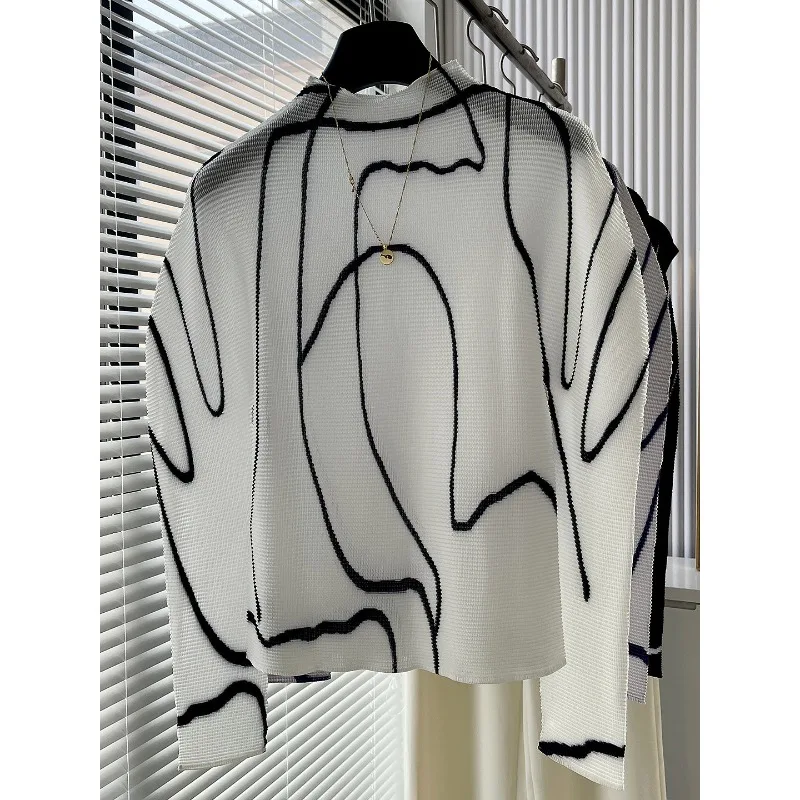 Miyake Pleated T-Shirt 2026 Spring Niche Design Personality Versatile Long Sleeve Pleats Print Top High Neck Slim Fit T-Shirt
Miyake Pleated T-Shirt 2026 Spring Niche Design Personality Versatile Long Sleeve Pleats Print Top High Neck Slim Fit T-Shirt