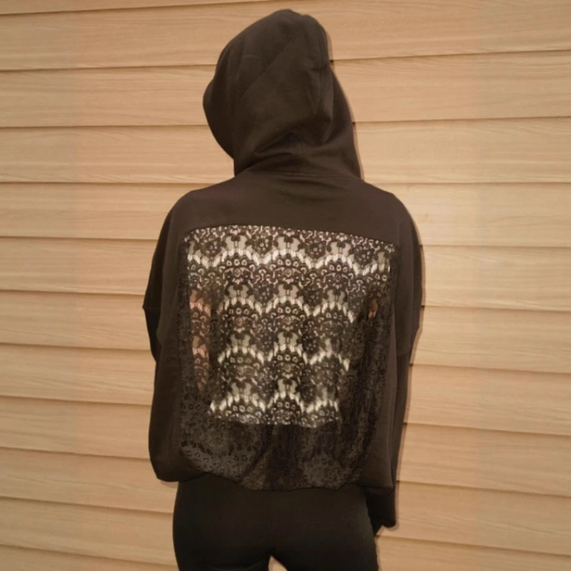 Y2K Pullover See-through Back Flower Lace Splicing Autumn Winter Female Fashion Street Loose Hoodie Lady Loose Streetwear
Y2K Pullover See-through Back Flower Lace Splicing Autumn Winter Female Fashion Street Loose Hoodie Lady Loose Streetwear