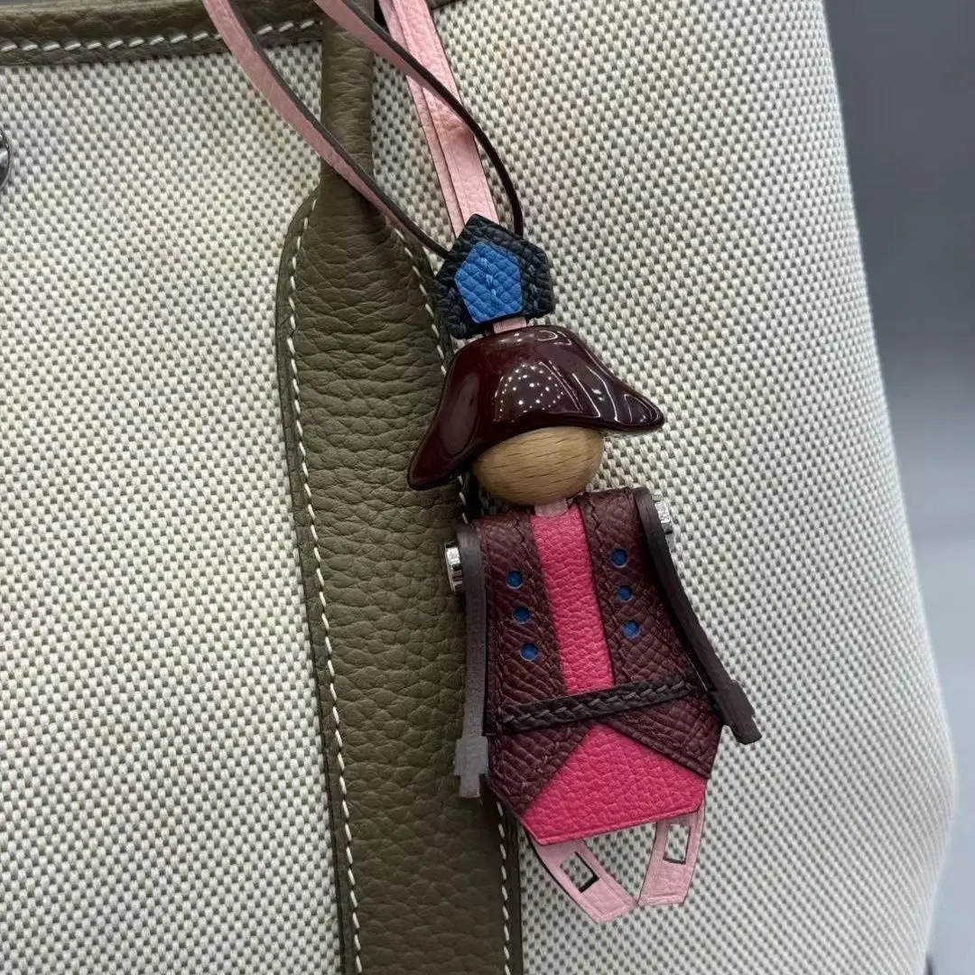 2026 Leather Soldier Knight Bag Pendant Luxury Car Mirror Hanger Men's Keychain Trendy Daily Fashion Accessory
2026 Leather Soldier Knight Bag Pendant Luxury Car Mirror Hanger Men's Keychain Trendy Daily Fashion Accessory