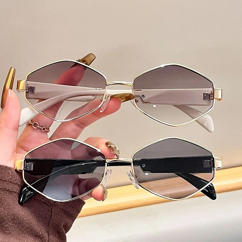 Fashion Vintage Polygon Sunglasses, High-End Special Shape Glasses, Luxury Women's Sunglasses, Trendy Personality Sunglasses
Fashion Vintage Polygon Sunglasses, High-End Special Shape Glasses, Luxury Women's Sunglasses, Trendy Personality Sunglasses