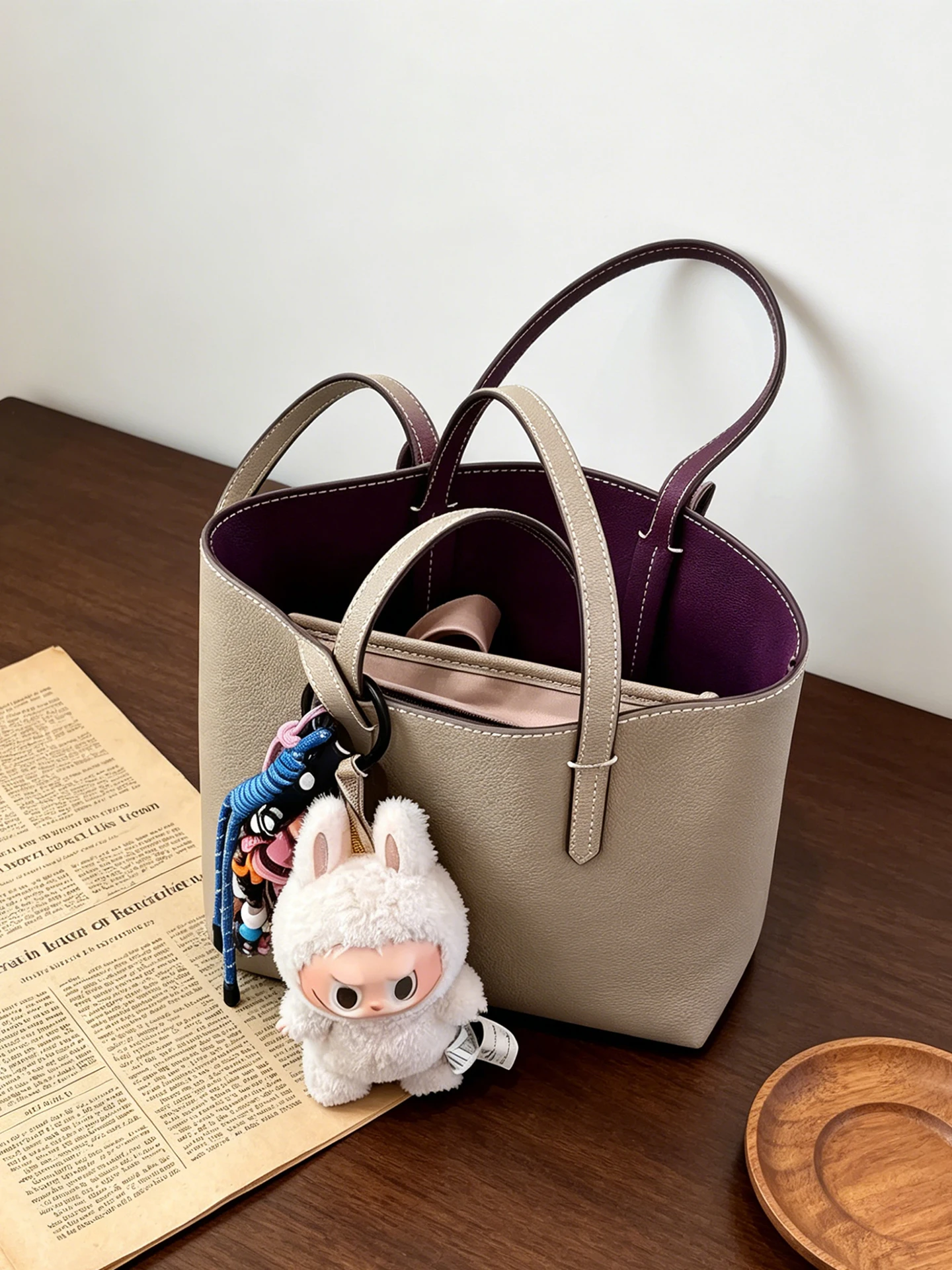 Double-Sided Color Block Tote Bag Women's 2026 New High-End Lightweight Luxury Commuter Bag Summer Handbag Shoulder Bag
Double-Sided Color Block Tote Bag Women's 2026 New High-End Lightweight Luxury Commuter Bag Summer Handbag Shoulder Bag