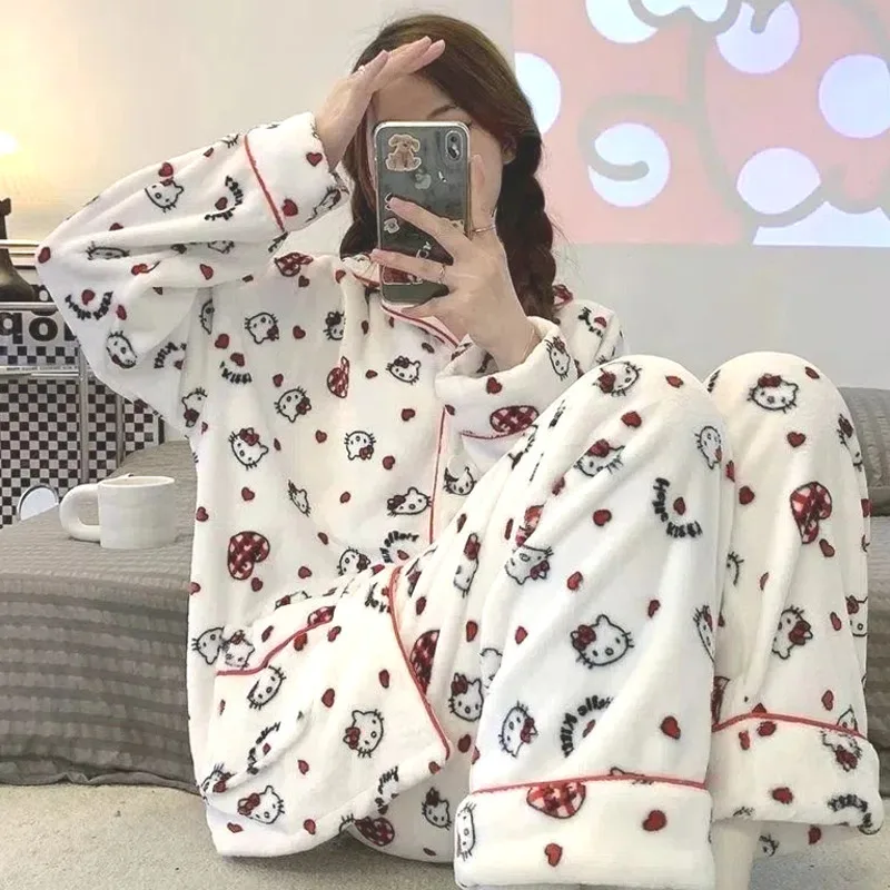 Новый Hello Kitty осенне-зимний коралловый бархат, комплект из 2 предметов, плюшевый нечеткая пижама Y2k, женский милый утолщенный фланелевой домашний костюм
Новый Hello Kitty осенне-зимний коралловый бархат, комплект из 2 предметов, плюшевый нечеткая пижама Y2k, женский милый утолщенный фланелевой домашний костюм