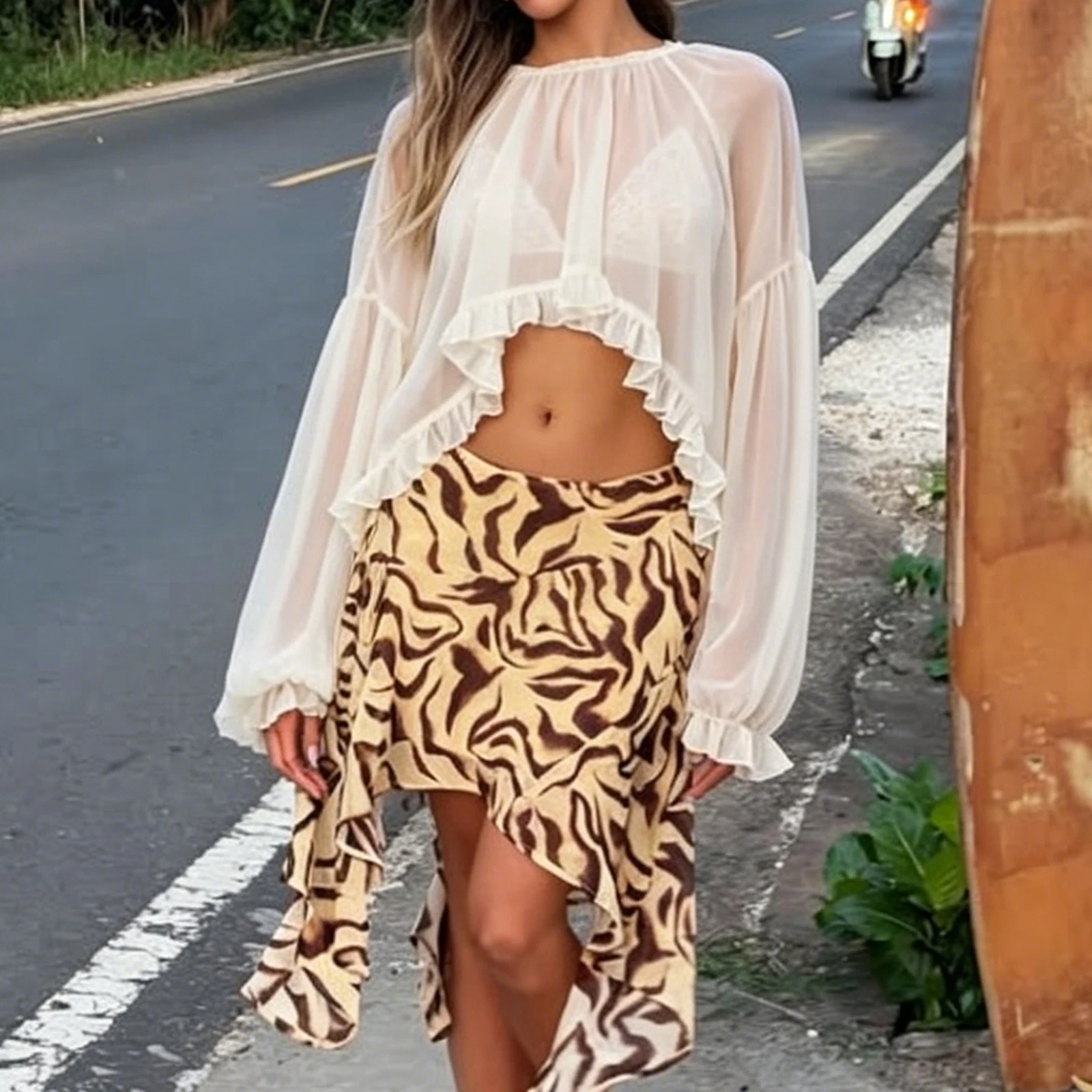 Women's Summer Chiffon Sheer Blouse Tops Long Sleeve Round Neck Irregular Ruffle Loose Fit Mesh Shirt Cover- ups Beachwear
Women's Summer Chiffon Sheer Blouse Tops Long Sleeve Round Neck Irregular Ruffle Loose Fit Mesh Shirt Cover- ups Beachwear