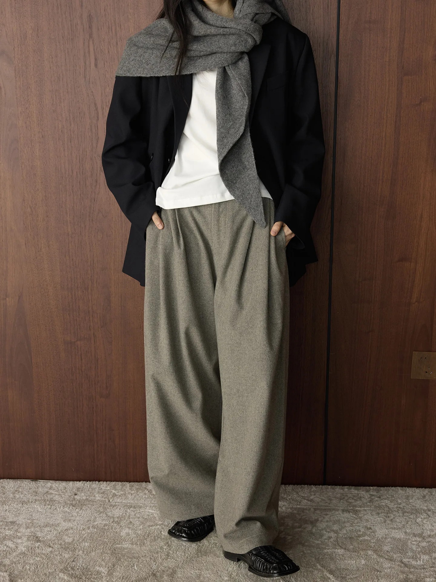 Зимние новые французские модные повседневные брюки в стиле вестерн, свободные и тонкие брюки с высокой талией для женщин
Зимние новые французские модные повседневные брюки в стиле вестерн, свободные и тонкие брюки с высокой талией для женщин