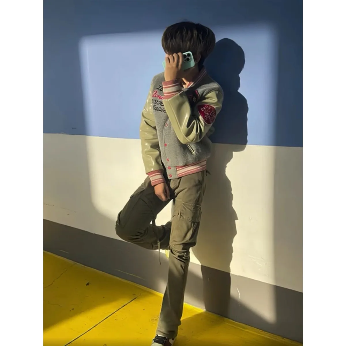 Американская бейсбольная куртка в стиле ретро, свободного кроя, из полиэфирного волокна, летняя теплая верхняя одежда для подростков
Американская бейсбольная куртка в стиле ретро, свободного кроя, из полиэфирного волокна, летняя теплая верхняя одежда для подростков