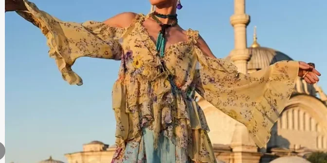 Желтое мини-платье с цветочным принтом, без рукавов, с глубоким V-образным вырезом, открытой спиной и бантом, 2026, высокое качество
Желтое мини-платье с цветочным принтом, без рукавов, с глубоким V-образным вырезом, открытой спиной и бантом, 2026, высокое качество