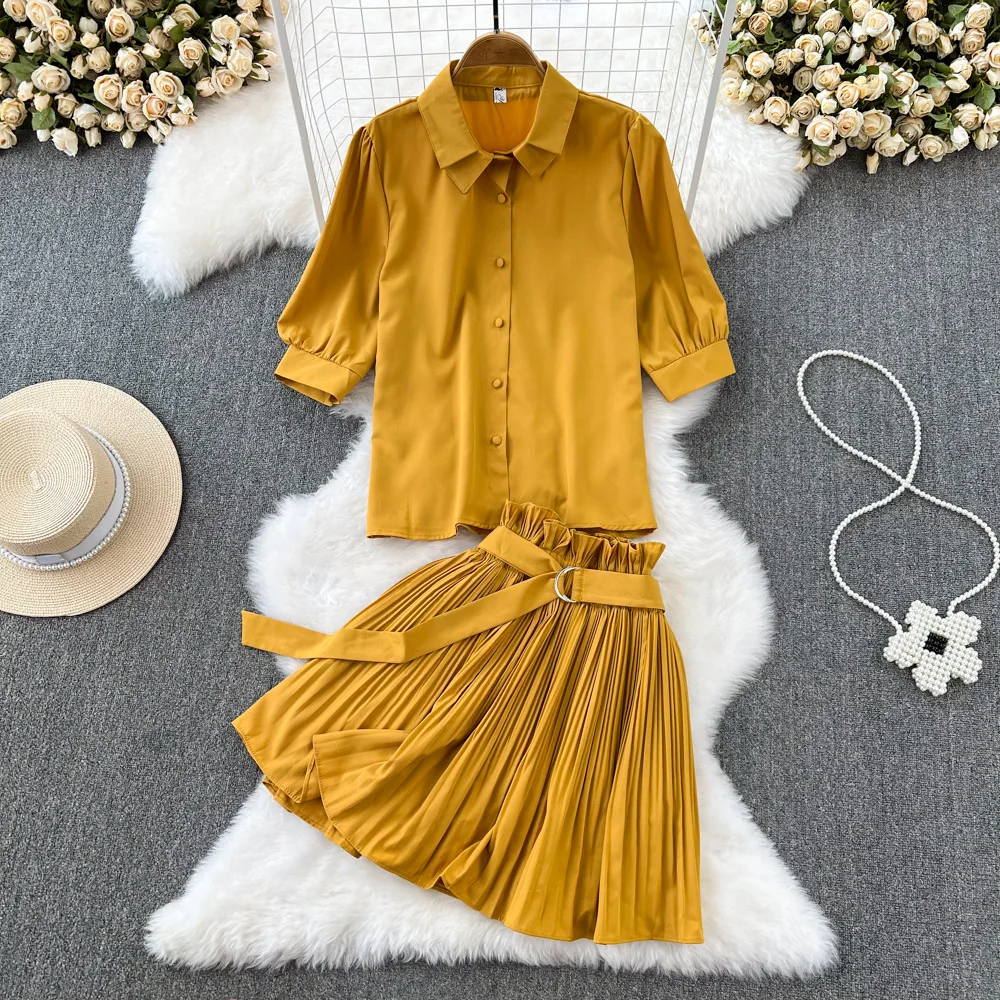 Short Sleeve Shirts And Belt Shorts Summer Outfits Single Breasted Top Tee + Pleated Shorts Fashion Casual New Women Suit 2025
Short Sleeve Shirts And Belt Shorts Summer Outfits Single Breasted Top Tee + Pleated Shorts Fashion Casual New Women Suit 2025
