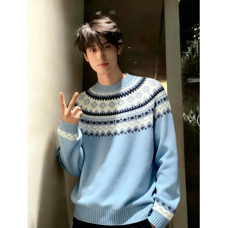 Мужской вязаный свитер с круглым вырезом и синим геометрическим узором Fair Isle, в американском стиле Cleanfit, для зимнего сезона, из полиэстера, повседневный, в стиле Lazy Fashion
Мужской вязаный свитер с круглым вырезом и синим геометрическим узором Fair Isle, в американском стиле Cleanfit, для зимнего сезона, из полиэстера, повседневный, в стиле Lazy Fashion