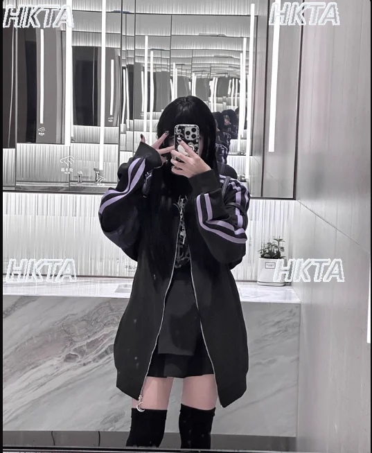 Спортивная универсальная полосатая куртка с воротником-стойкой и длинными рукавами, женские милые крутые свободные повседневные шорты, плиссированная юбка, спортивный повседневный костюм
Спортивная универсальная полосатая куртка с воротником-стойкой и длинными рукавами, женские милые крутые свободные повседневные шорты, плиссированная юбка, спортивный повседневный костюм