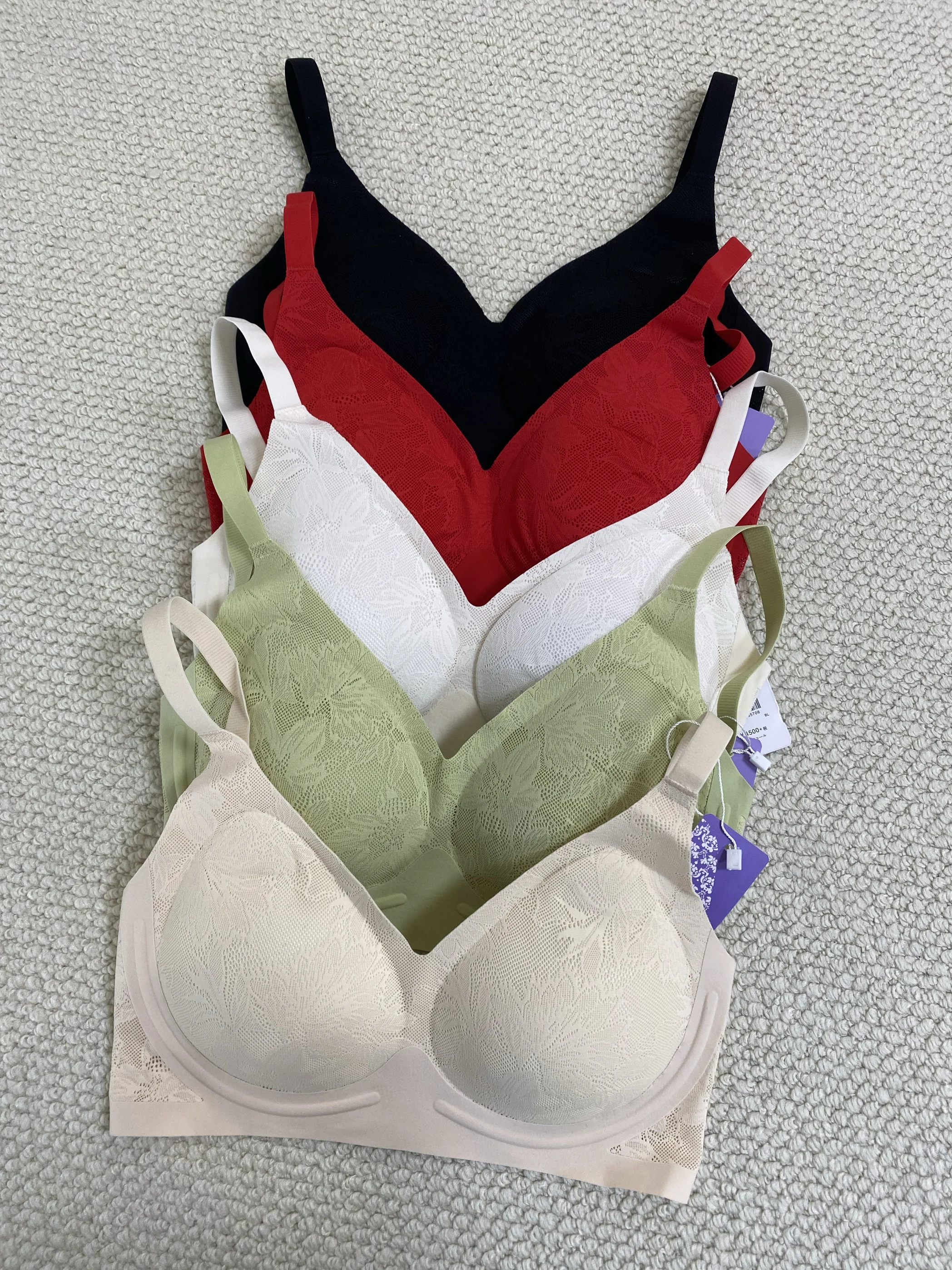 Comfortable Breathable Latex Seamless Ladies Lace One-Piece Gathered Anti-Sagging Bra Floral Pattern Thin Cup Fixed Strap
Comfortable Breathable Latex Seamless Ladies Lace One-Piece Gathered Anti-Sagging Bra Floral Pattern Thin Cup Fixed Strap