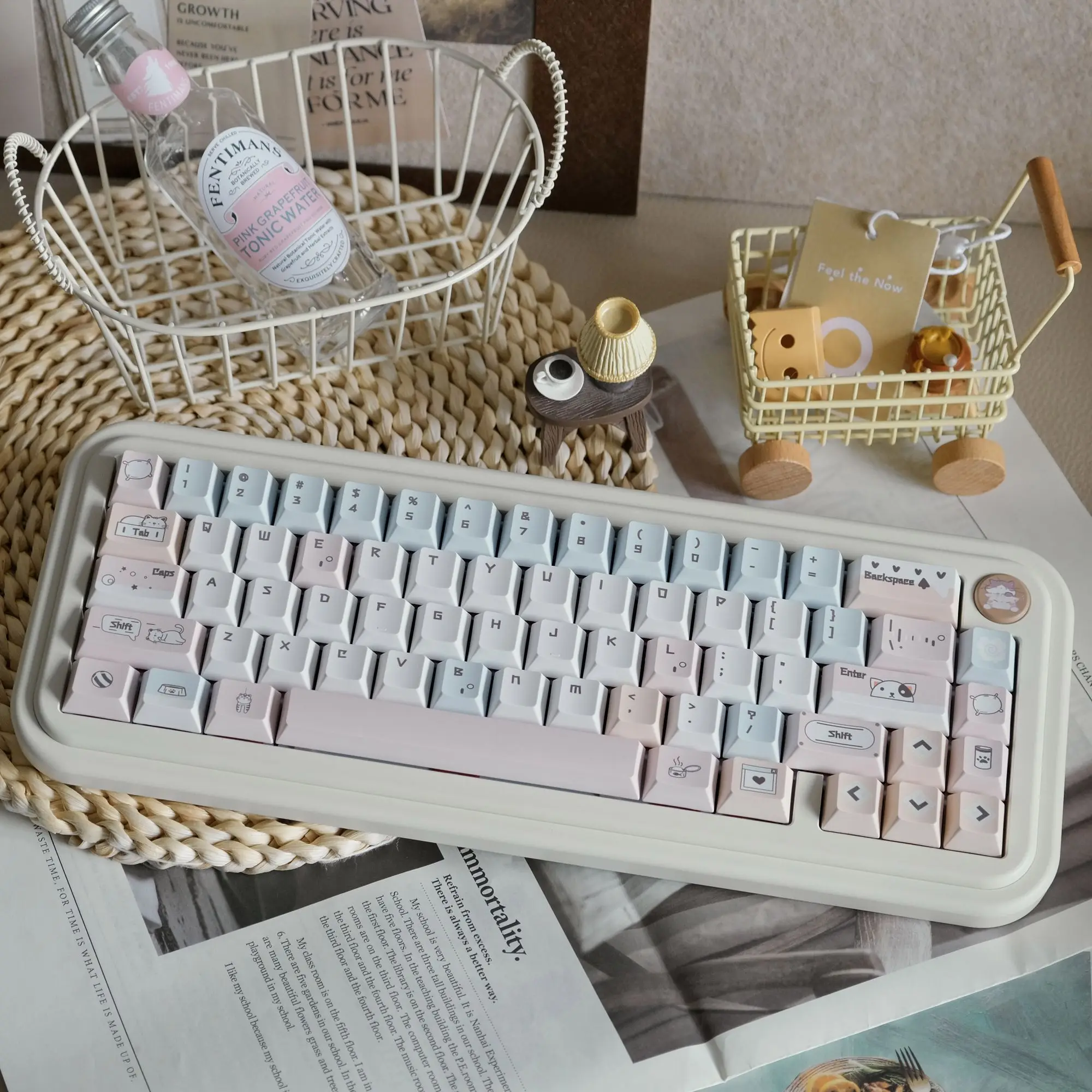Original lines Meow Meow hot sublimation keycap Original height PBT material 1.7mm thickness 132 keys
Original lines Meow Meow hot sublimation keycap Original height PBT material 1.7mm thickness 132 keys