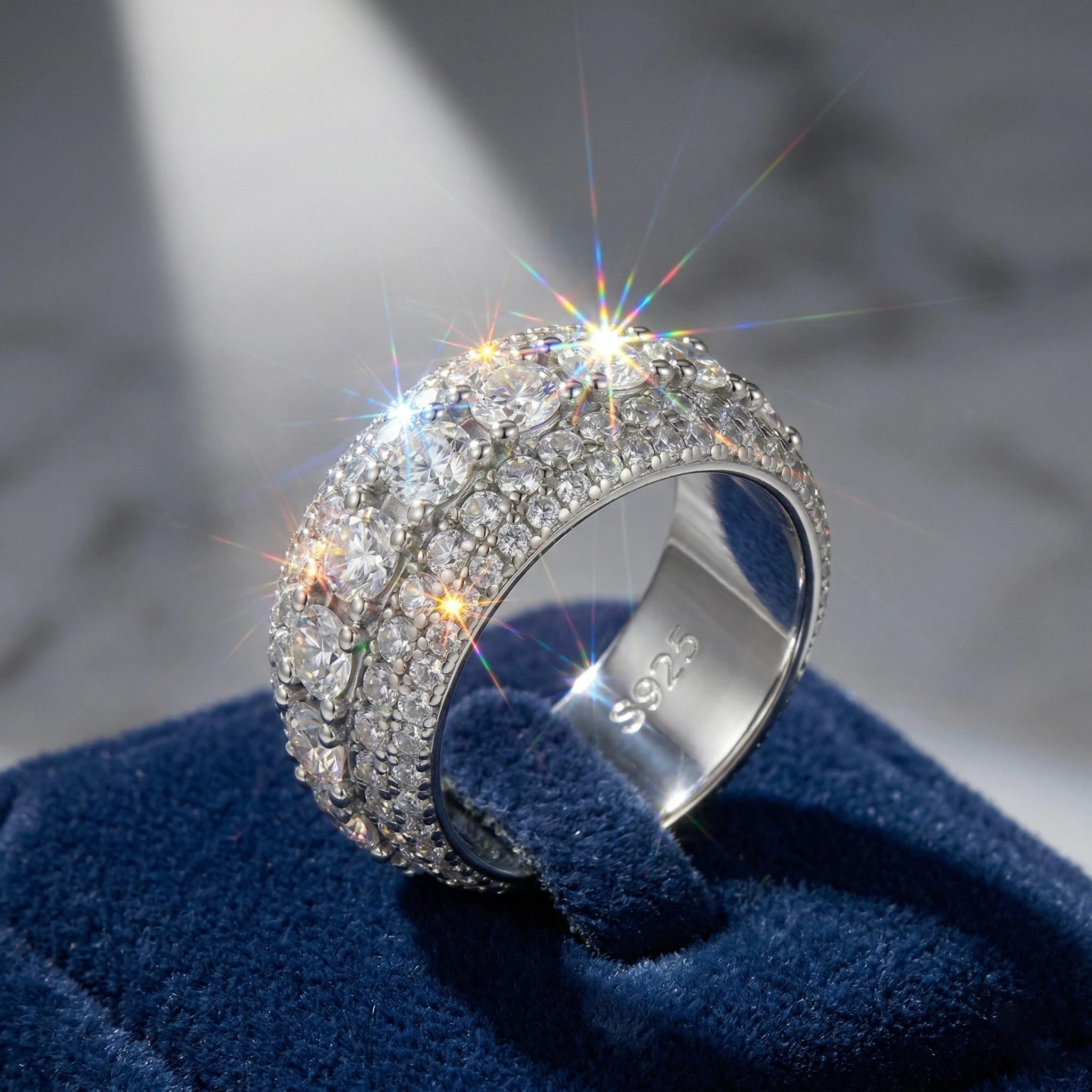 Кольцо с муассанитом, серебро 925 пробы, цвет D, чистота VVS1, массивное, полностью инкрустированное, унисекс, на каждый день, парное кольцо, проходит тест на алмазном тестере
Кольцо с муассанитом, серебро 925 пробы, цвет D, чистота VVS1, массивное, полностью инкрустированное, унисекс, на каждый день, парное кольцо, проходит тест на алмазном тестере