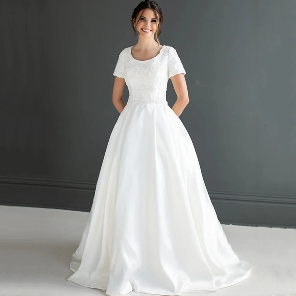 Classic Satin Short Sleeves Wedding Dress O-Neck with Beading Bride A-Line Floor Length Sweep Train Buttons Customized Gown
Classic Satin Short Sleeves Wedding Dress O-Neck with Beading Bride A-Line Floor Length Sweep Train Buttons Customized Gown