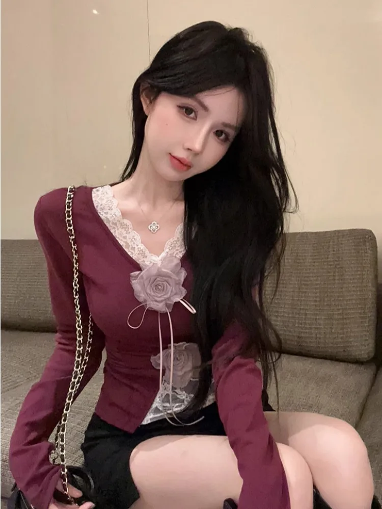 Elegant Lace Splicing V-Neck Color Block Long Sleeve T-Shirt Retro Floral Decoration Waist-Cinching Slim Fit Base Shirt
Elegant Lace Splicing V-Neck Color Block Long Sleeve T-Shirt Retro Floral Decoration Waist-Cinching Slim Fit Base Shirt