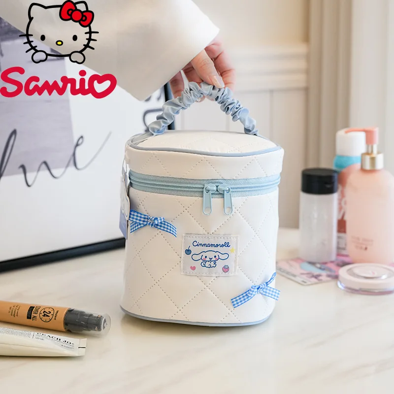 Sanrio Kuromi Bucket Bag Bow Portable Cosmetic Bags Large Capacity Simple Portable Quilted Storage Bag for Girls
Sanrio Kuromi Bucket Bag Bow Portable Cosmetic Bags Large Capacity Simple Portable Quilted Storage Bag for Girls