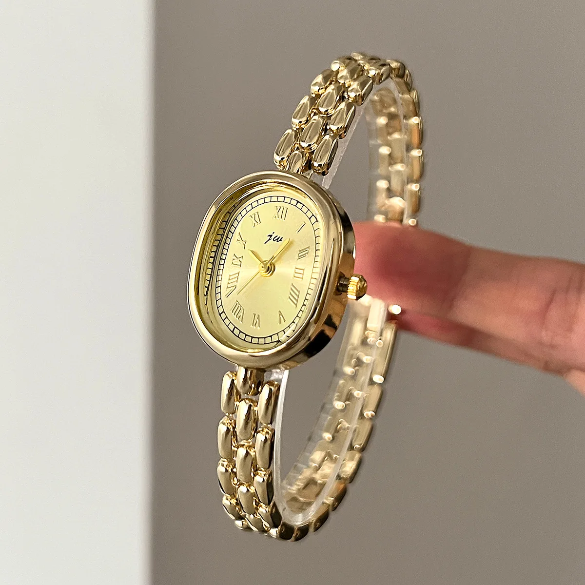 Women’s Watch Compact Bracelet Roman numerals Elliptical dial Gold Silver Options Fashion Elegant Ladies' Bracelet
Women’s Watch Compact Bracelet Roman numerals Elliptical dial Gold Silver Options Fashion Elegant Ladies' Bracelet